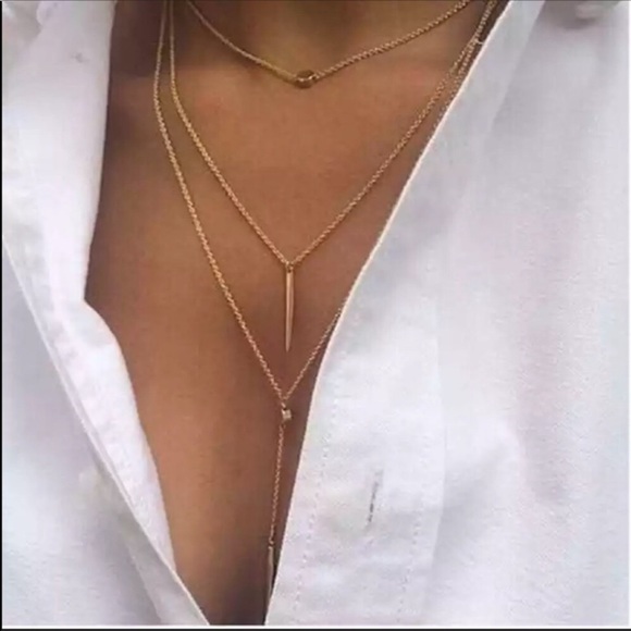 RESTOCKED DAINTY GOLD LAYERED NECKLACE - Picture 2 of 3